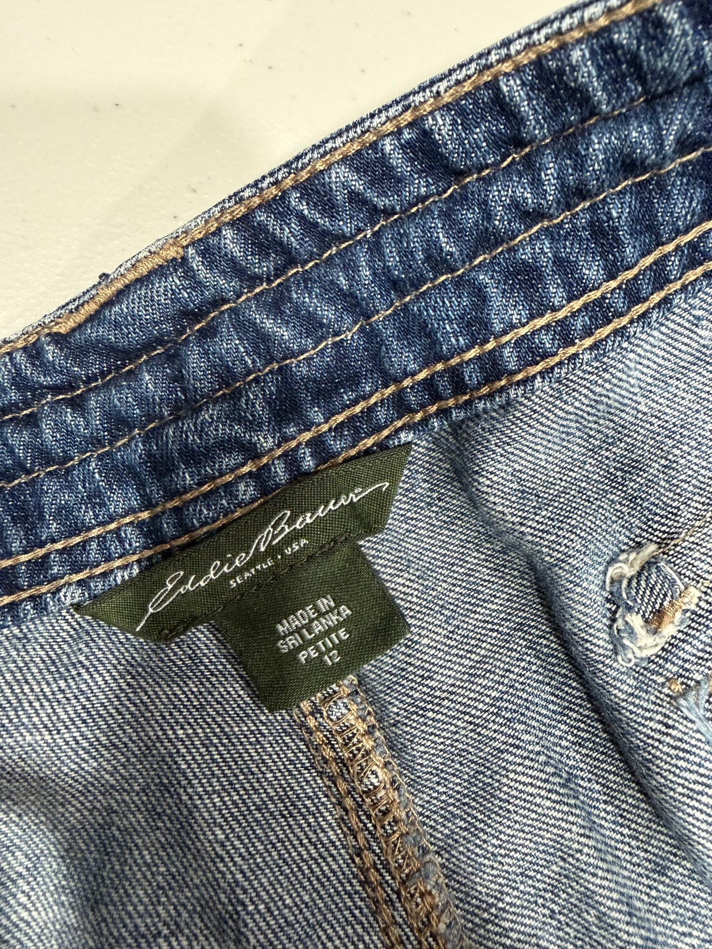 (35”) 2000s denim shorts