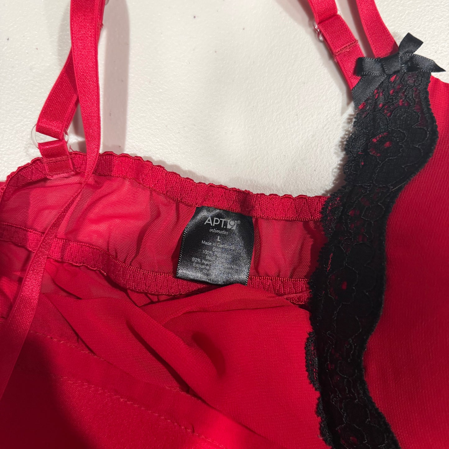 (L) vintage red & black lace trim lingerie top
cutest bow details