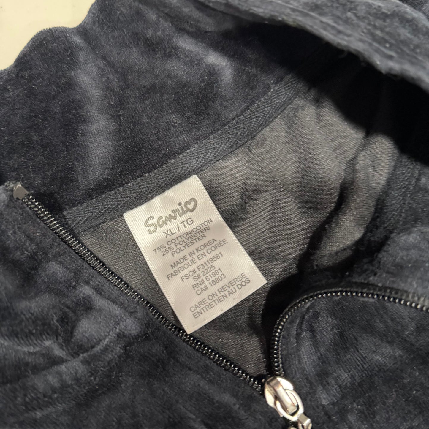 (XL ) vintage/early 2000s hello kitty velour embellished jacket