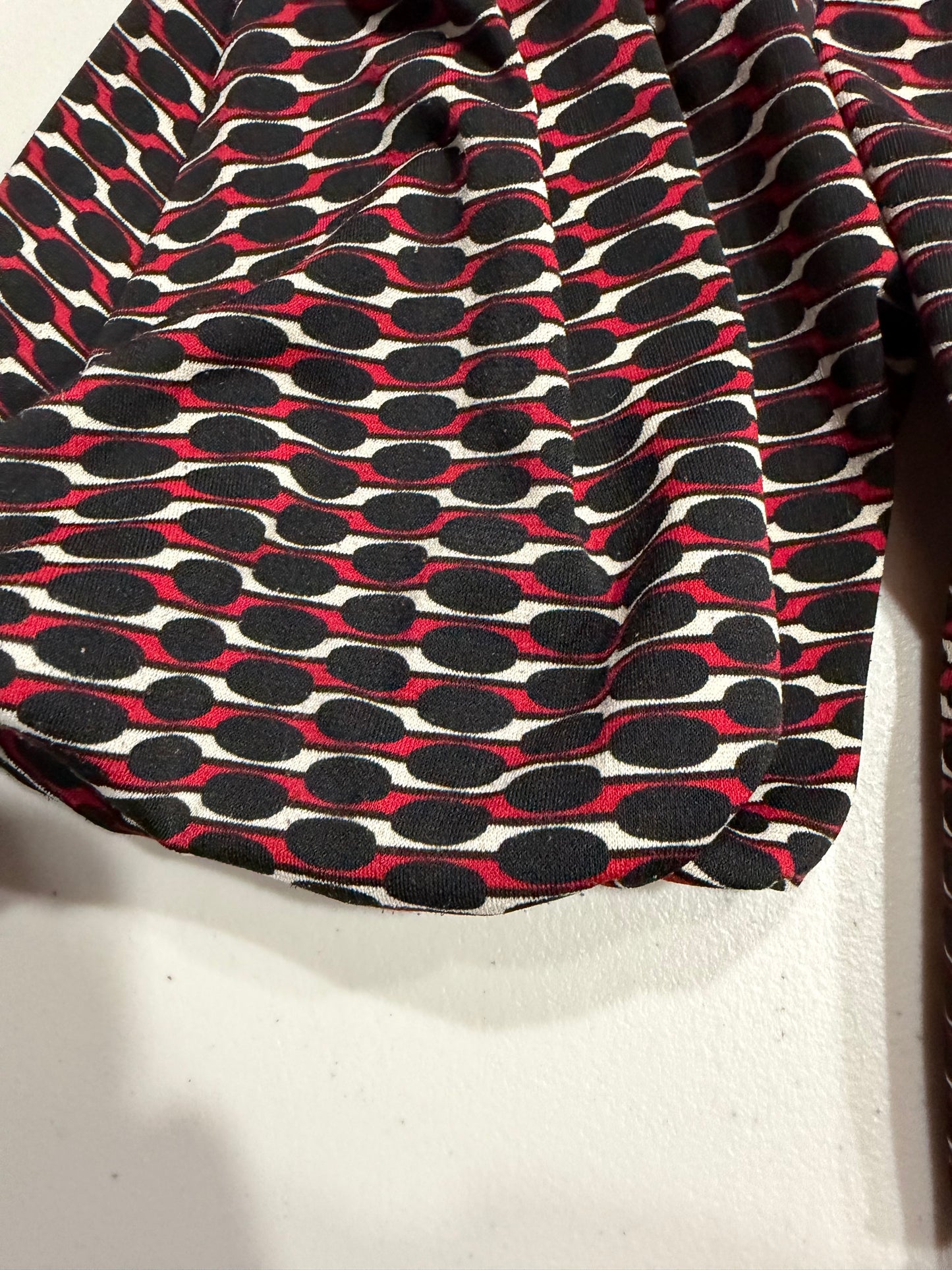 (M) vintage black & red flounced sleeve babydoll top