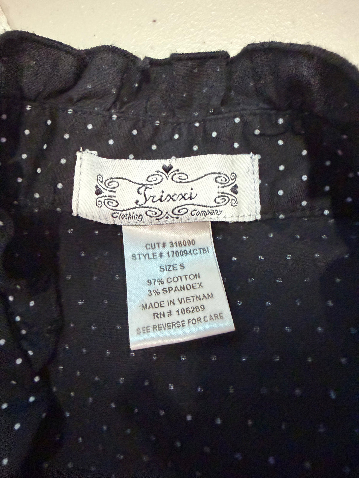 (S) Y2K polka dot ruffle trim button up blouse