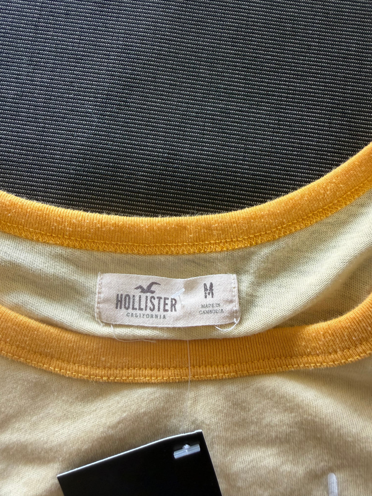 (M) 2000s Hollister yellow graphic top