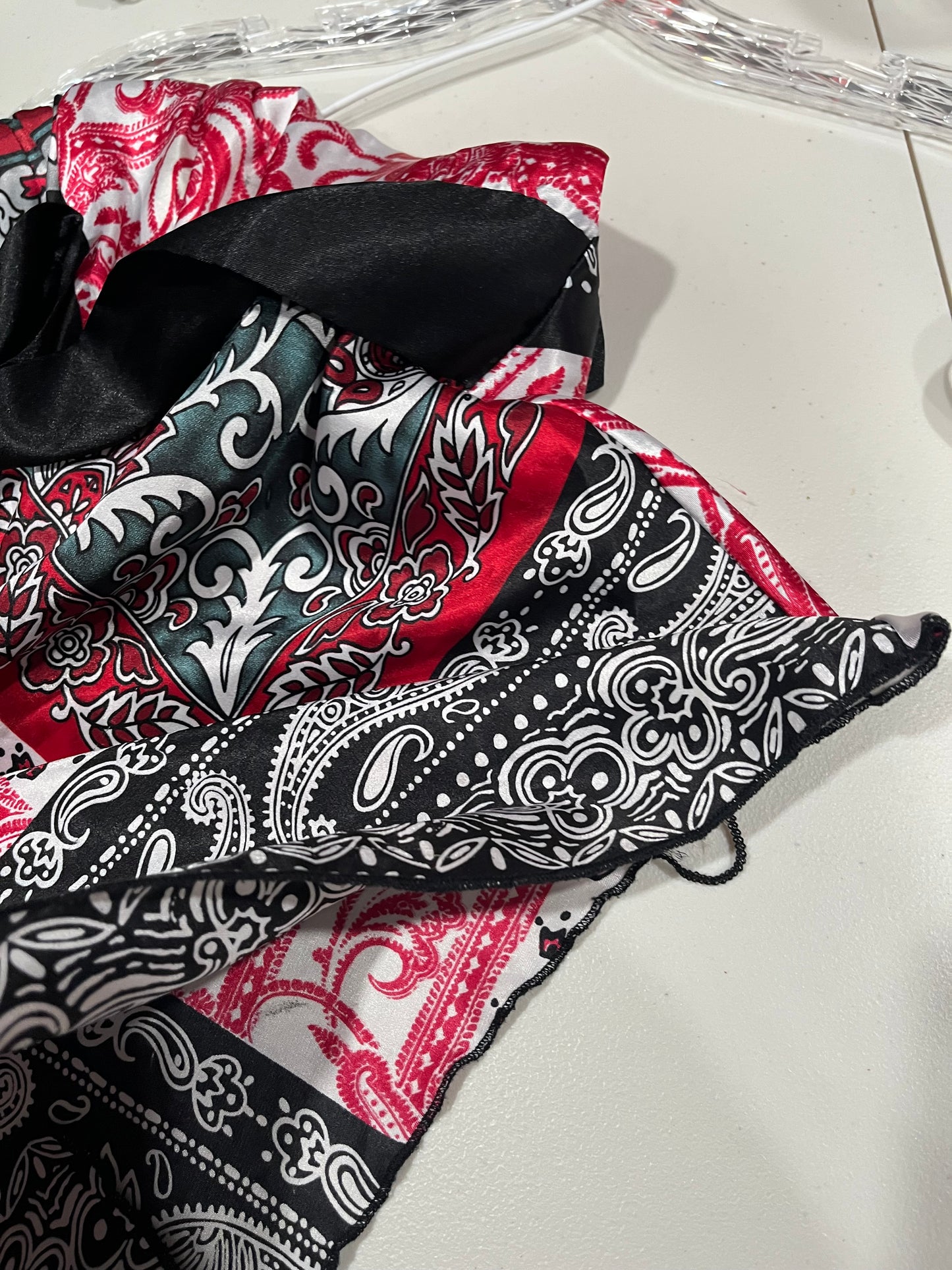 (XL) Vintage red & black asymmetrical paisley print top with silk black bow