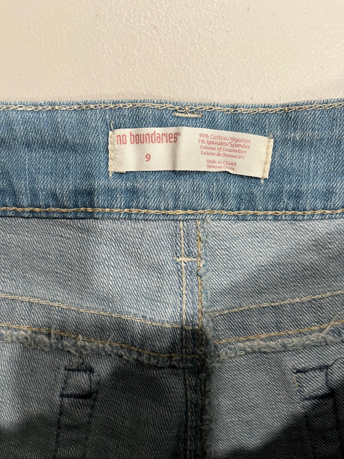 (30”) NWT No boundaries Lace Trim Denim Shorts