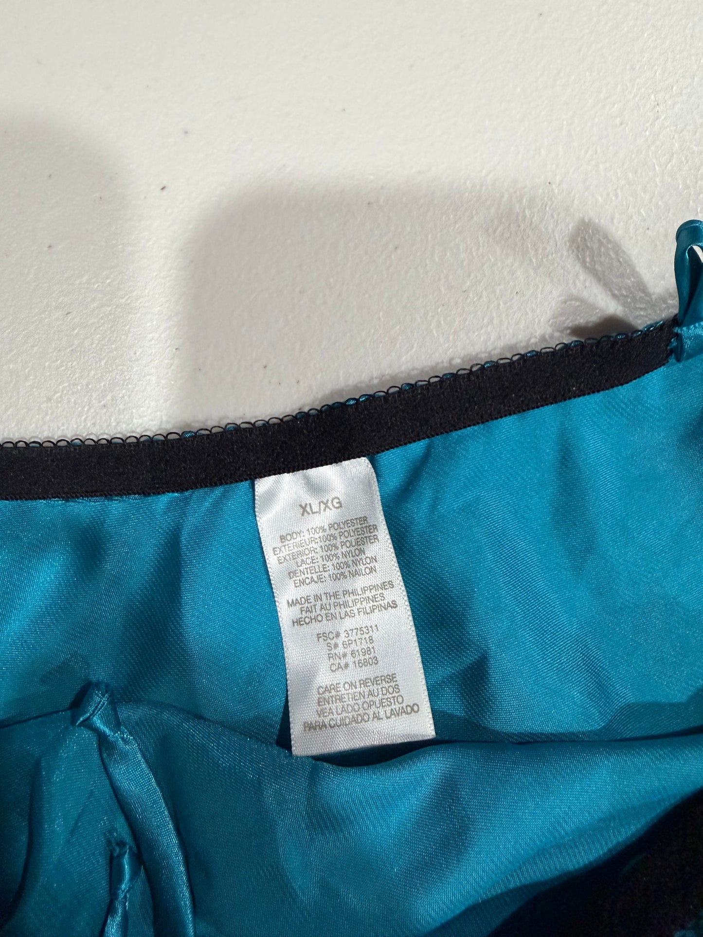 (XL) vintage silk lace trim halter top