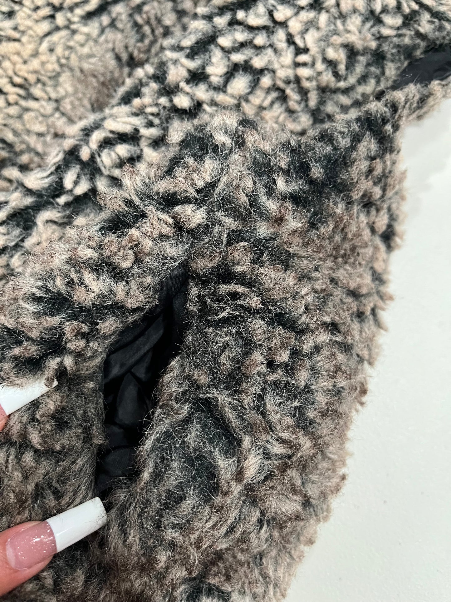 (XS) Vintage 2000s Faux Fur Vest