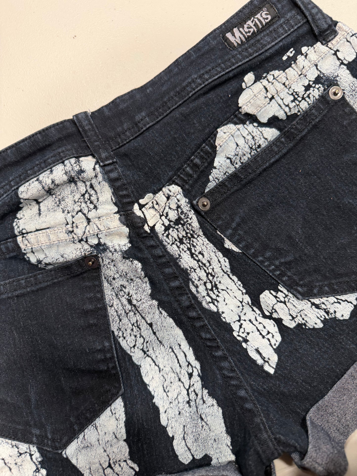 (30”) 2000s misfit rare skull denim mini shorts