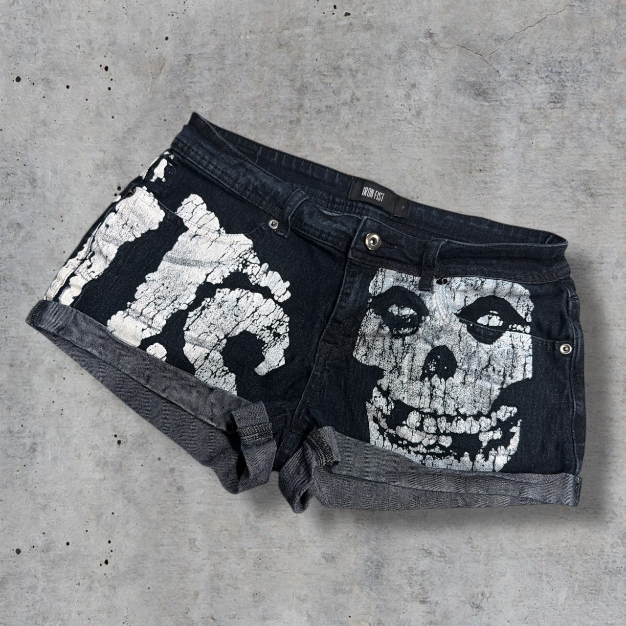 (30”) 2000s misfit rare skull denim mini shorts