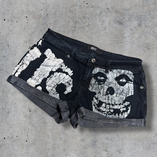 (30”) 2000s misfit rare skull denim mini shorts