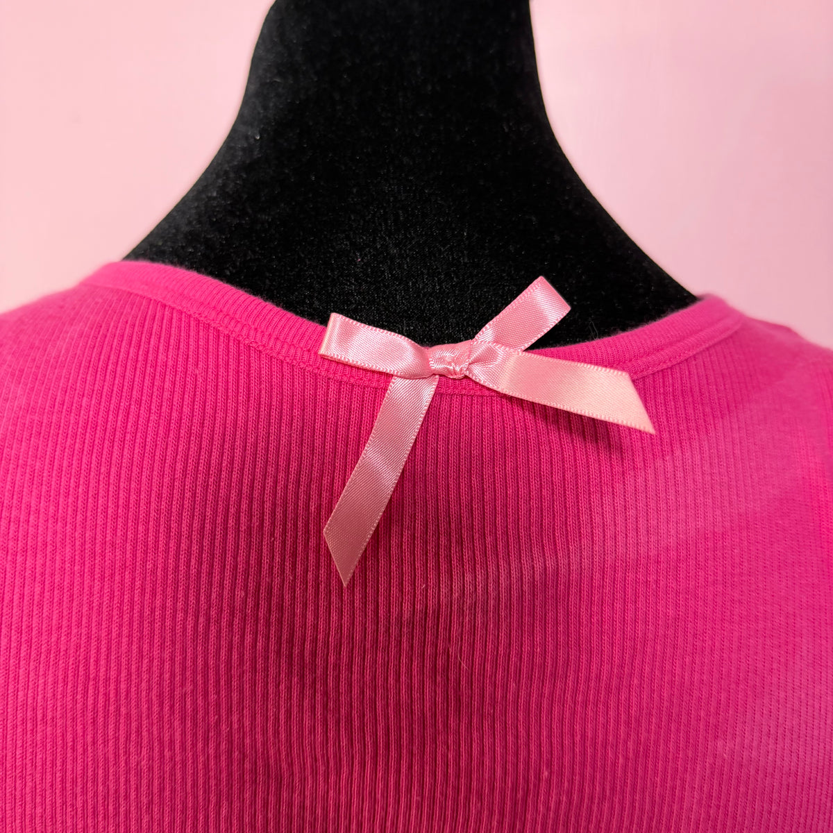 (M) 2000s “sexy little thing” embellished Pink by VS tank