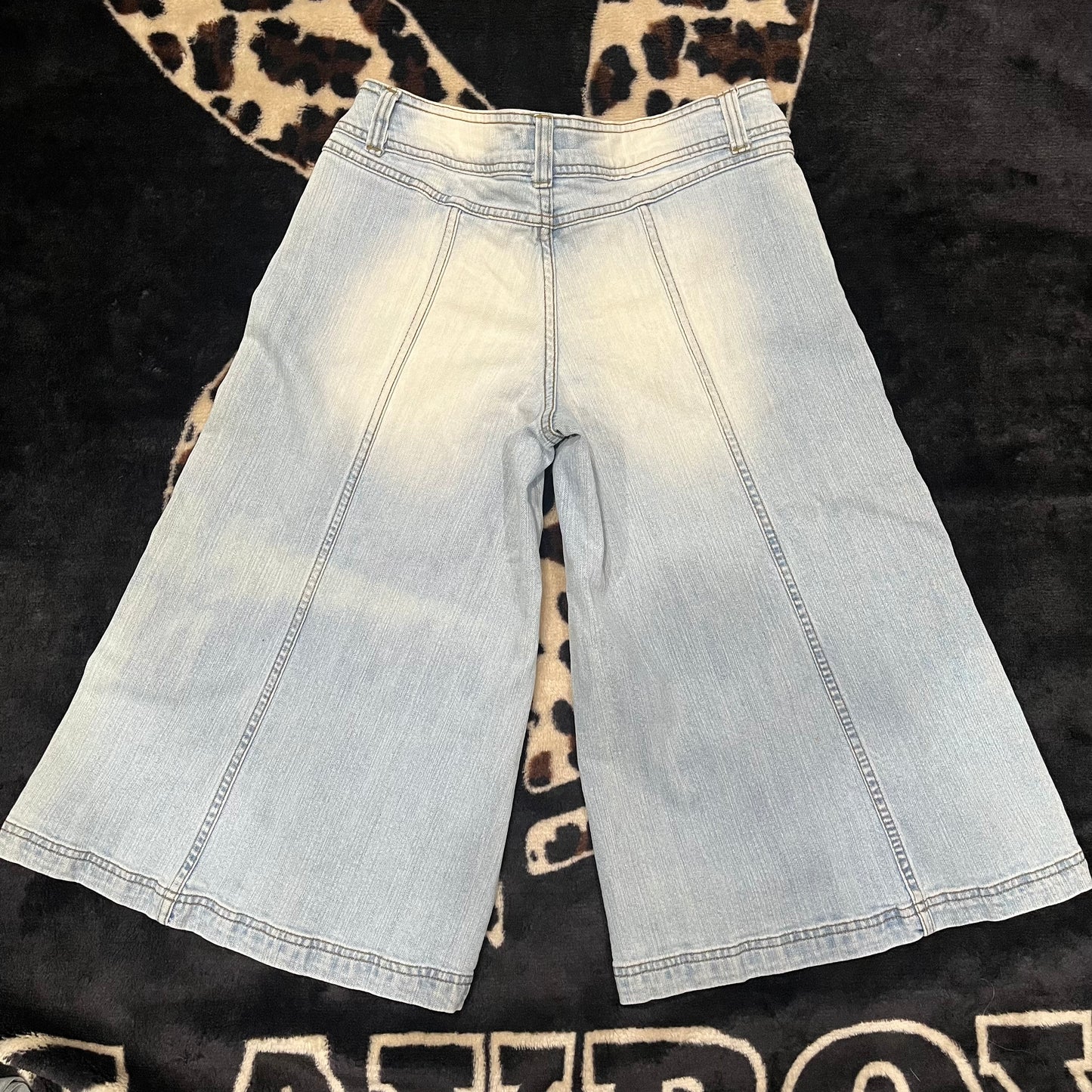 (29”) No Boundaries Wide Leg Jorts