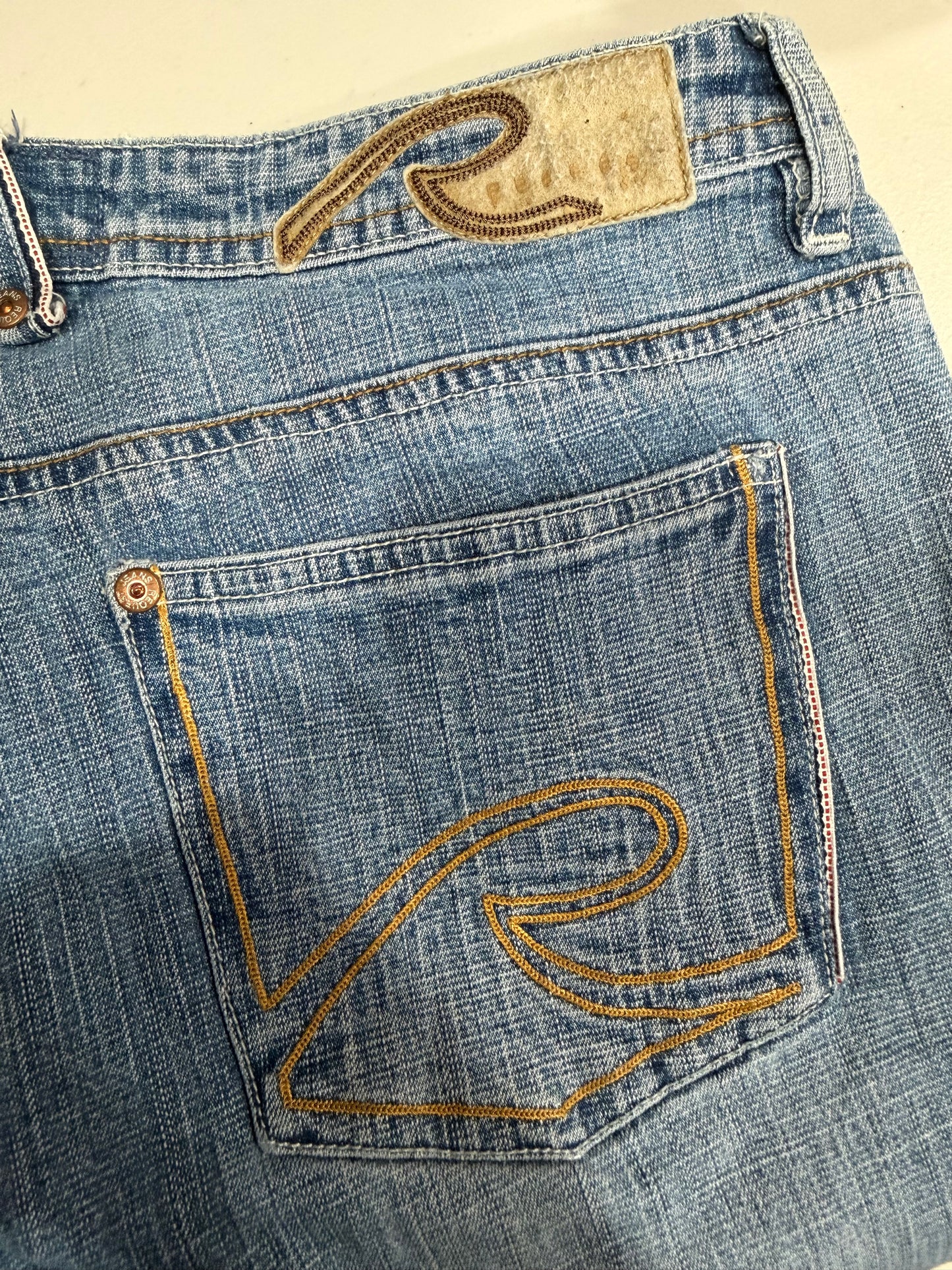 (31”) early 2000s rocawear denim jeans