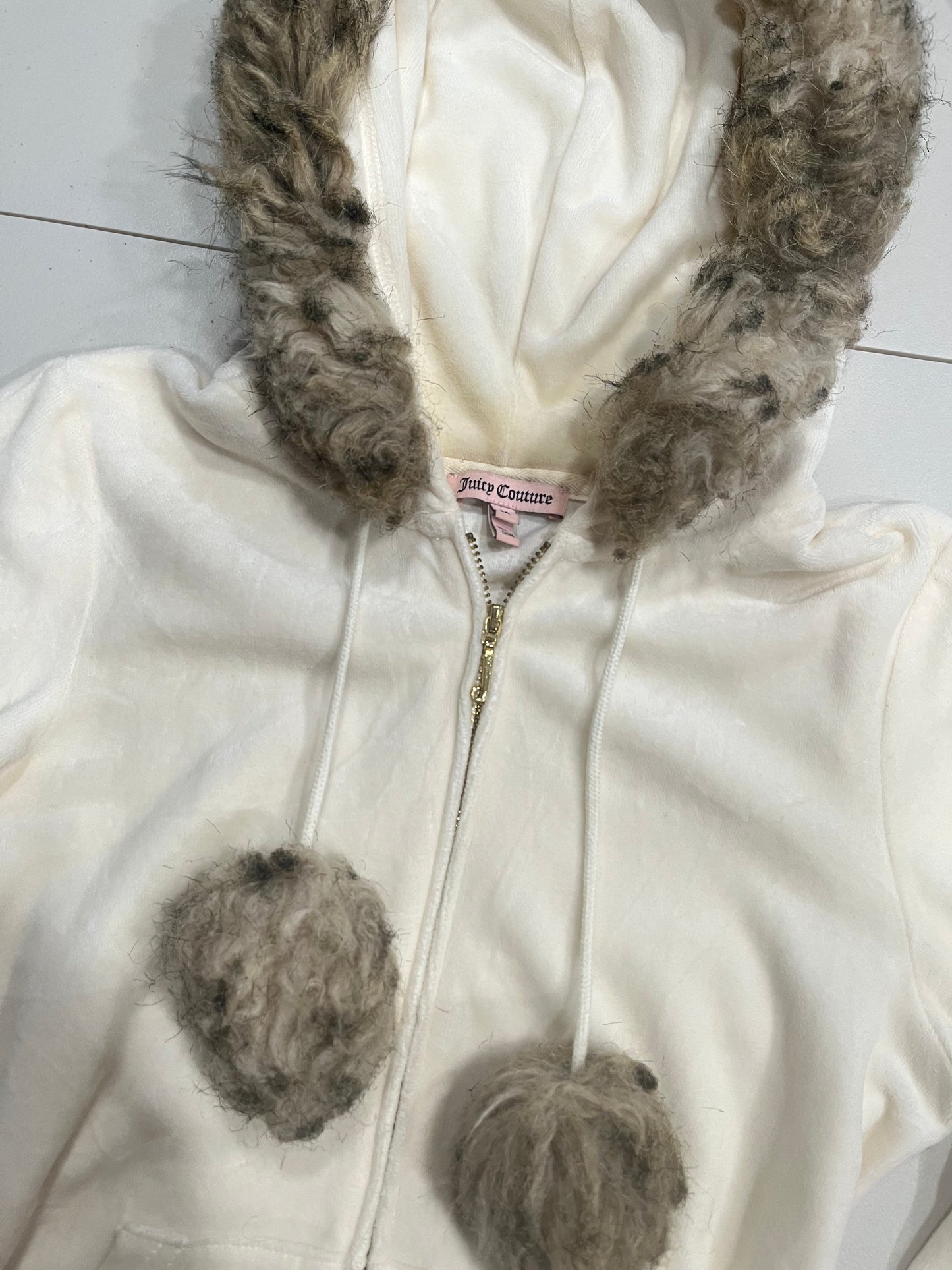 (M) 2000s Iconic Juicy Couture Pom Pom Fur Hood Velour Jacket