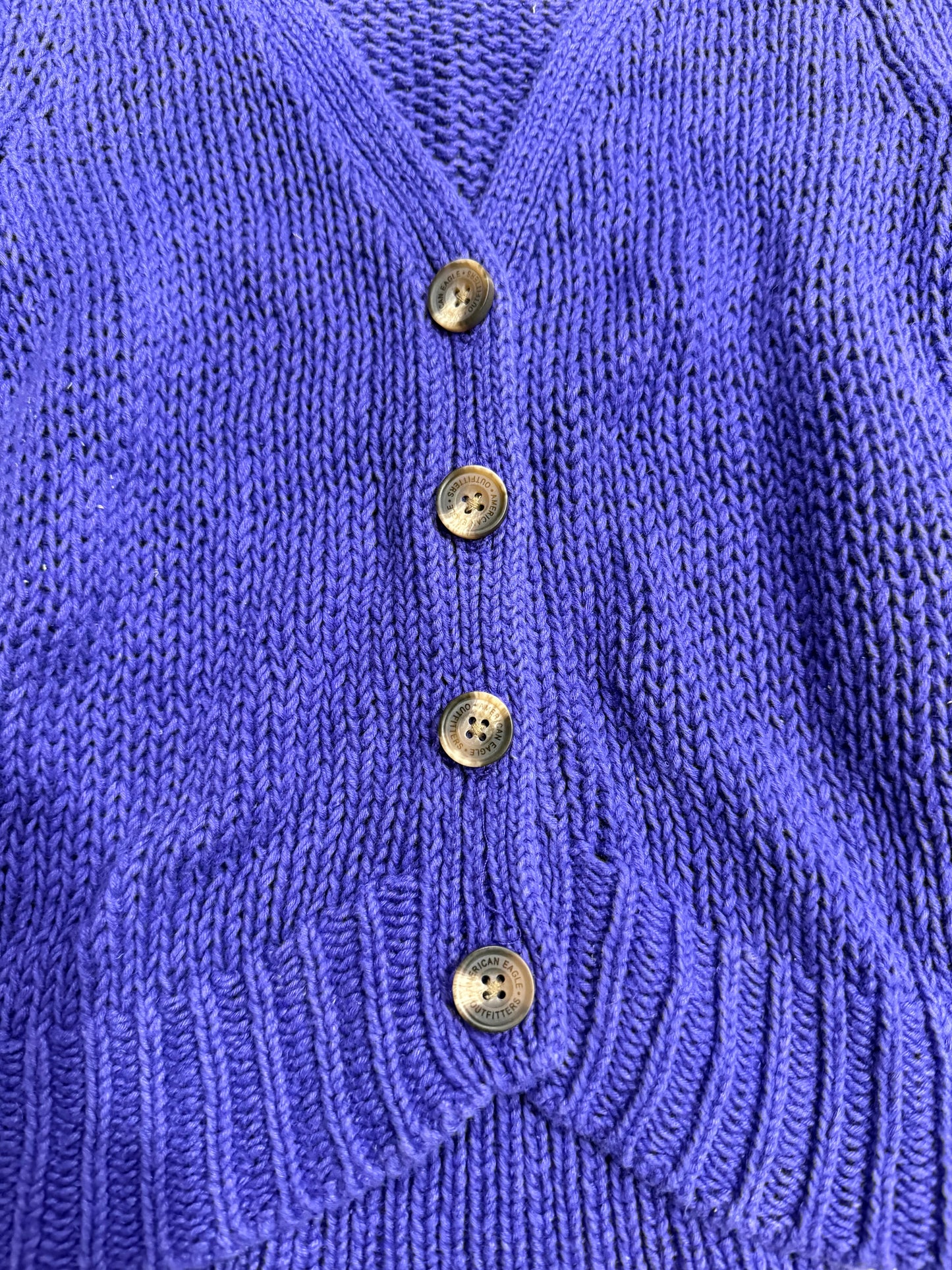(M) 2000s american eagle purple button cardigan