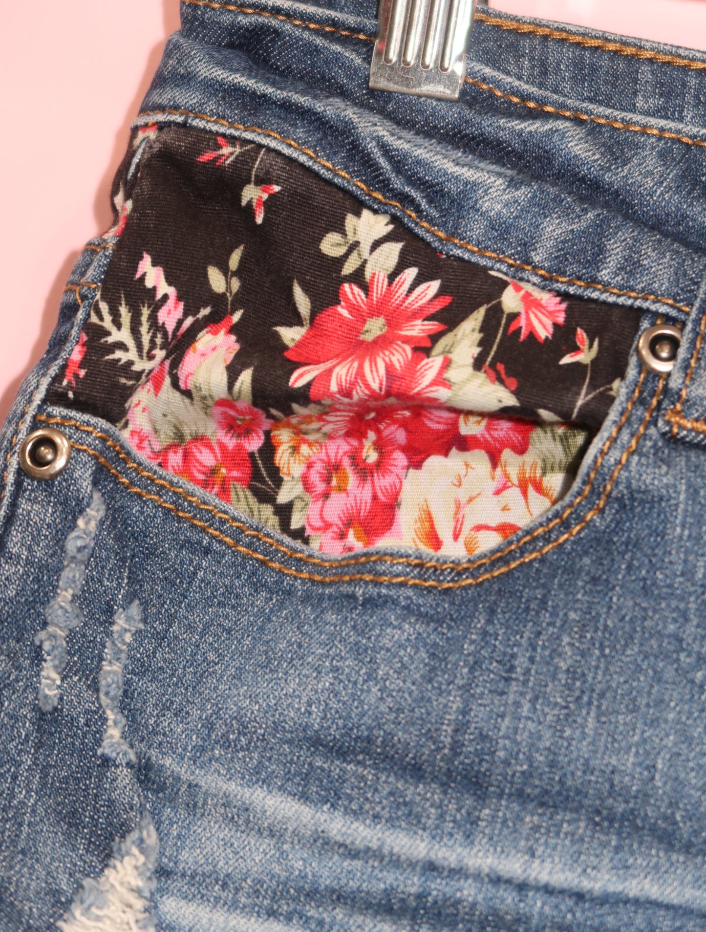 (30”) 2000s Forever 21 floral denim shorts
