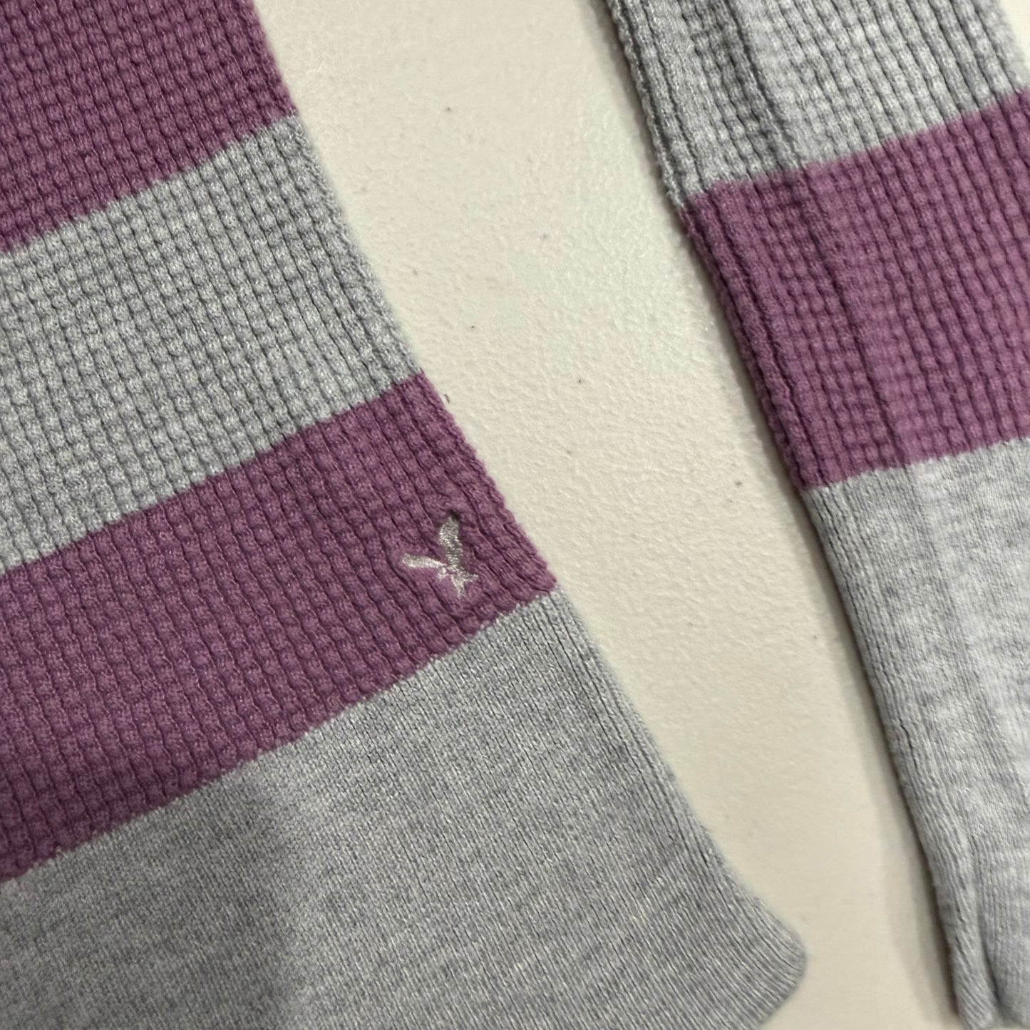 (XS) 2000s american eagle fitted striped thermal long sleeve