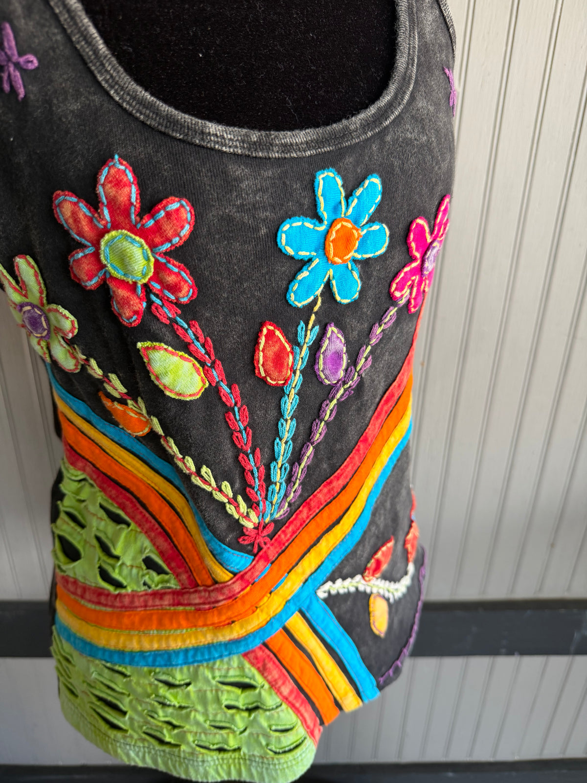 (M/L) vintage boho embroidered rising international tank top