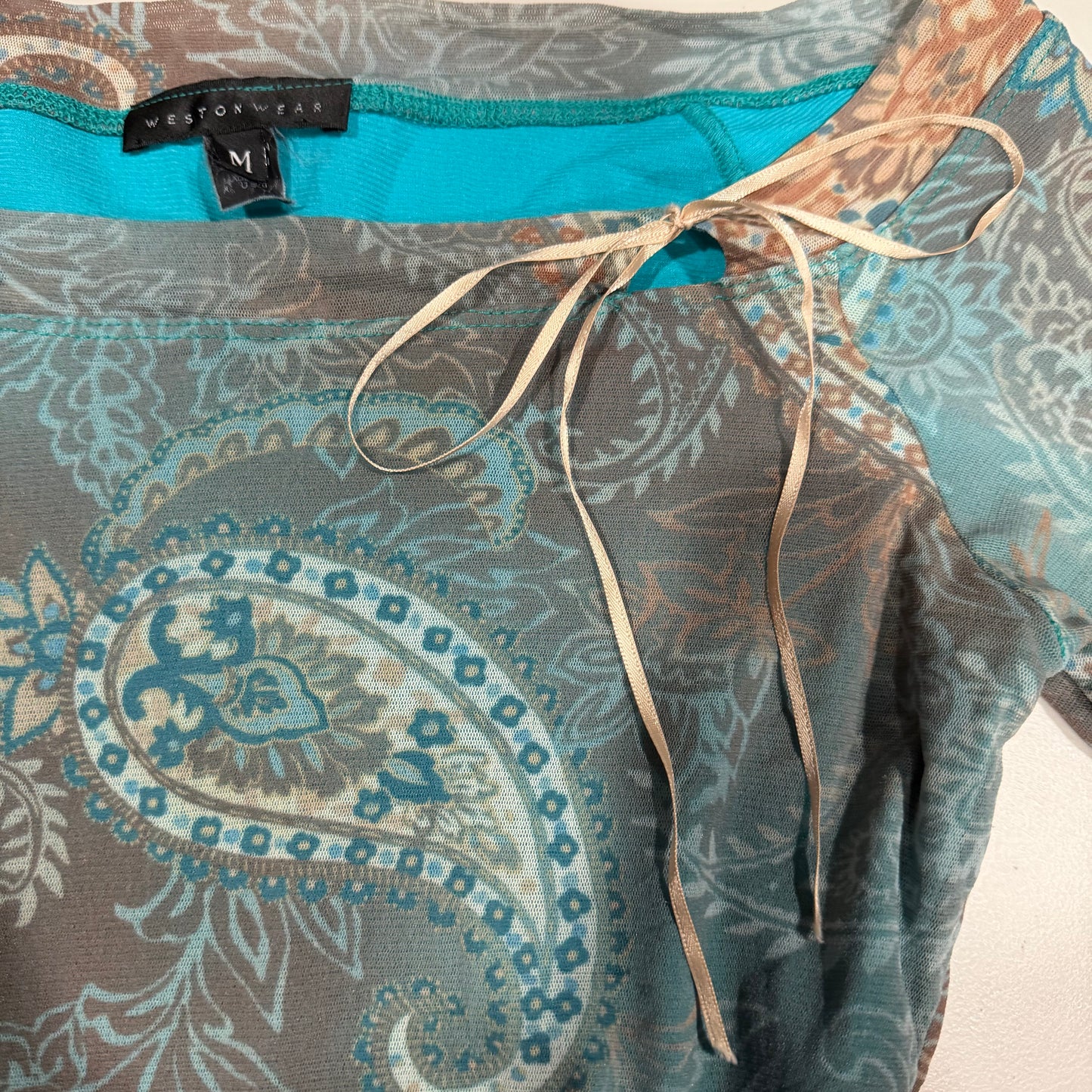 (M) vintage/y2k paisley print raw hem off the shoulder long sleeve top