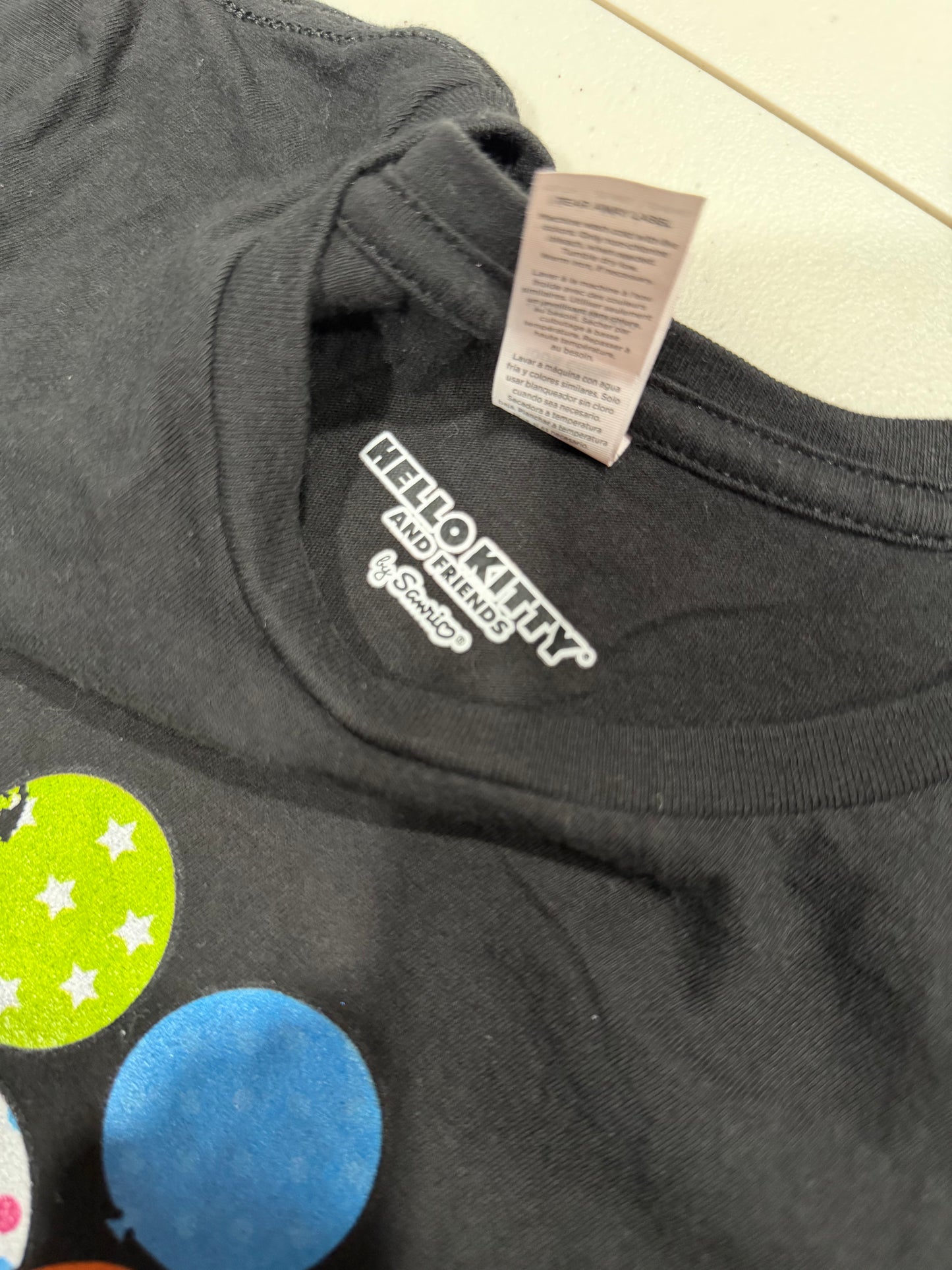 (M) 2000s hello kitty “it’s my birthday” baby tee