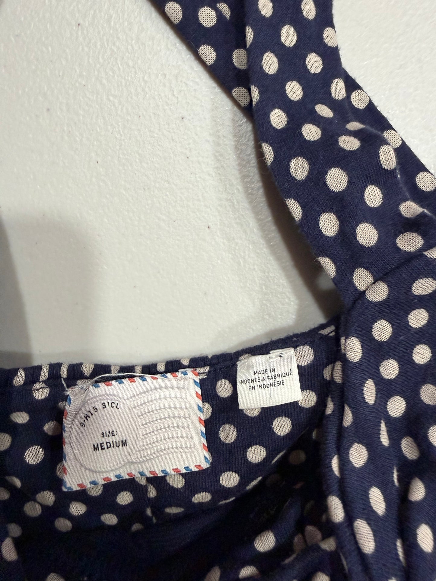 (M) navy blue polka dot detailed tank