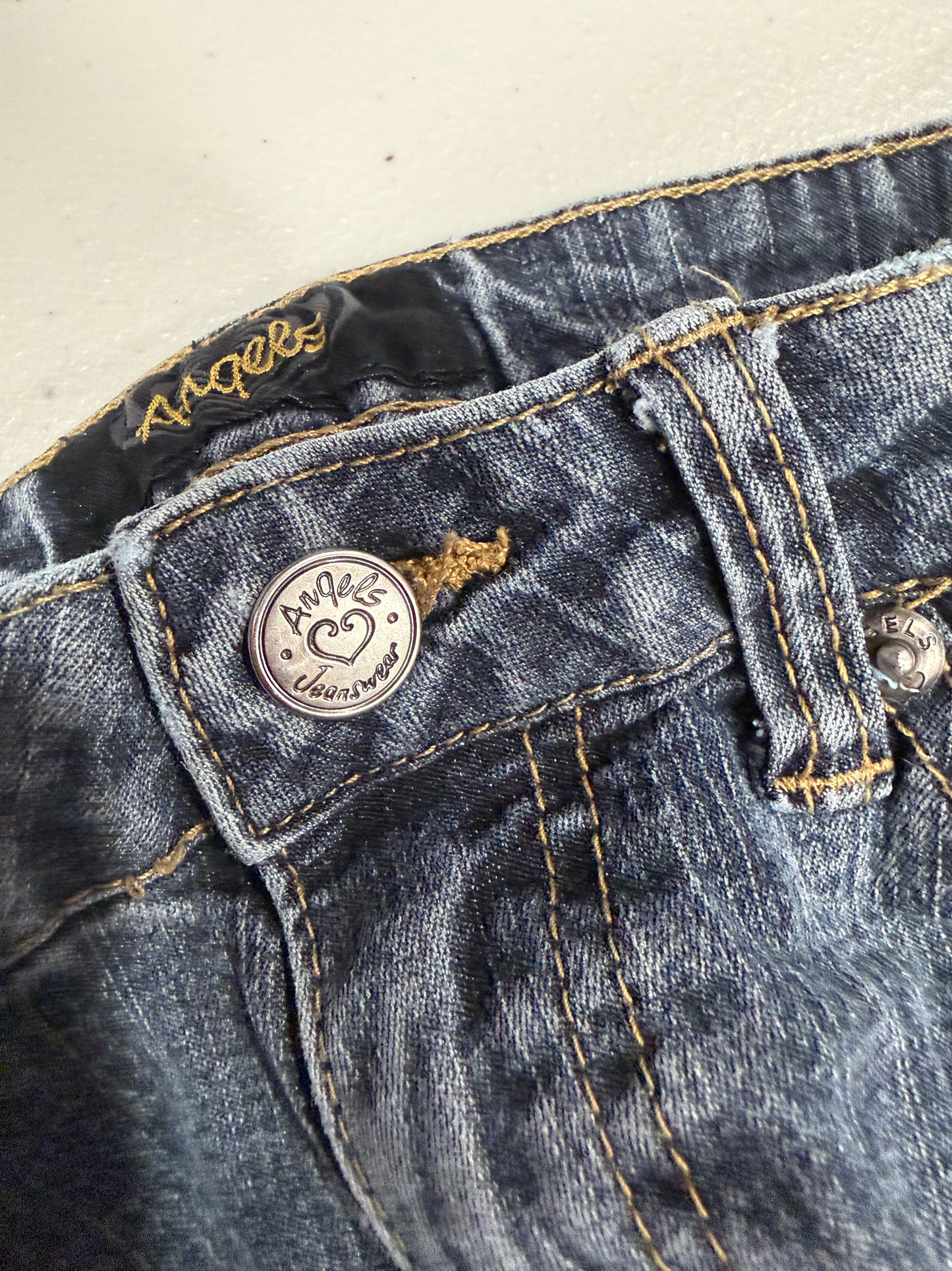 (23/24”) Y2K Angels Capri Jeans