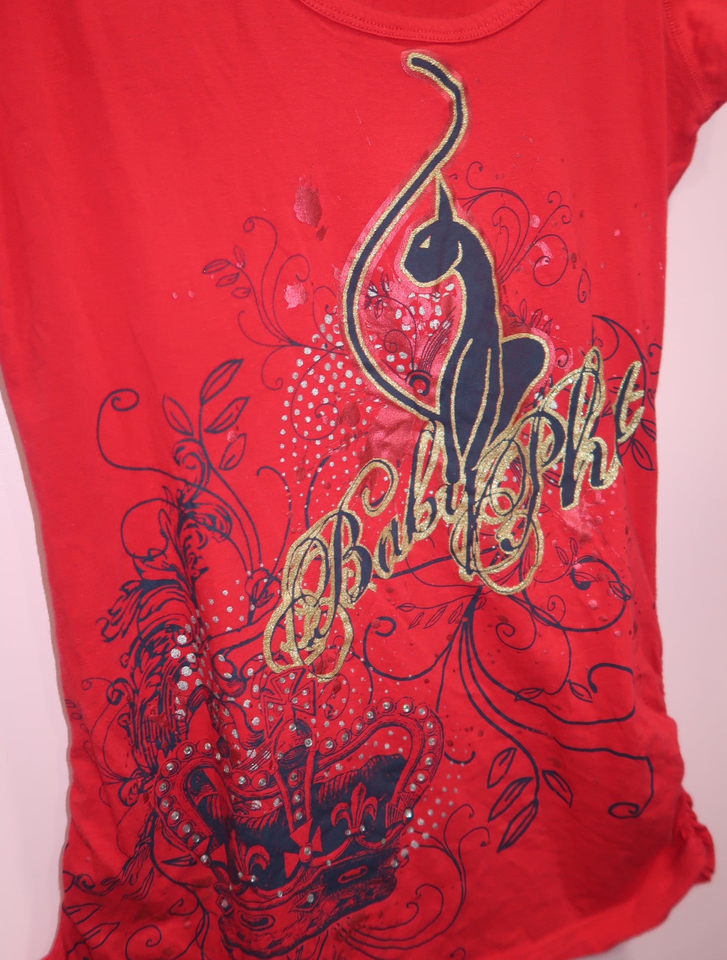 (M/L) 2000s Baby Phat red & gold graphic tee