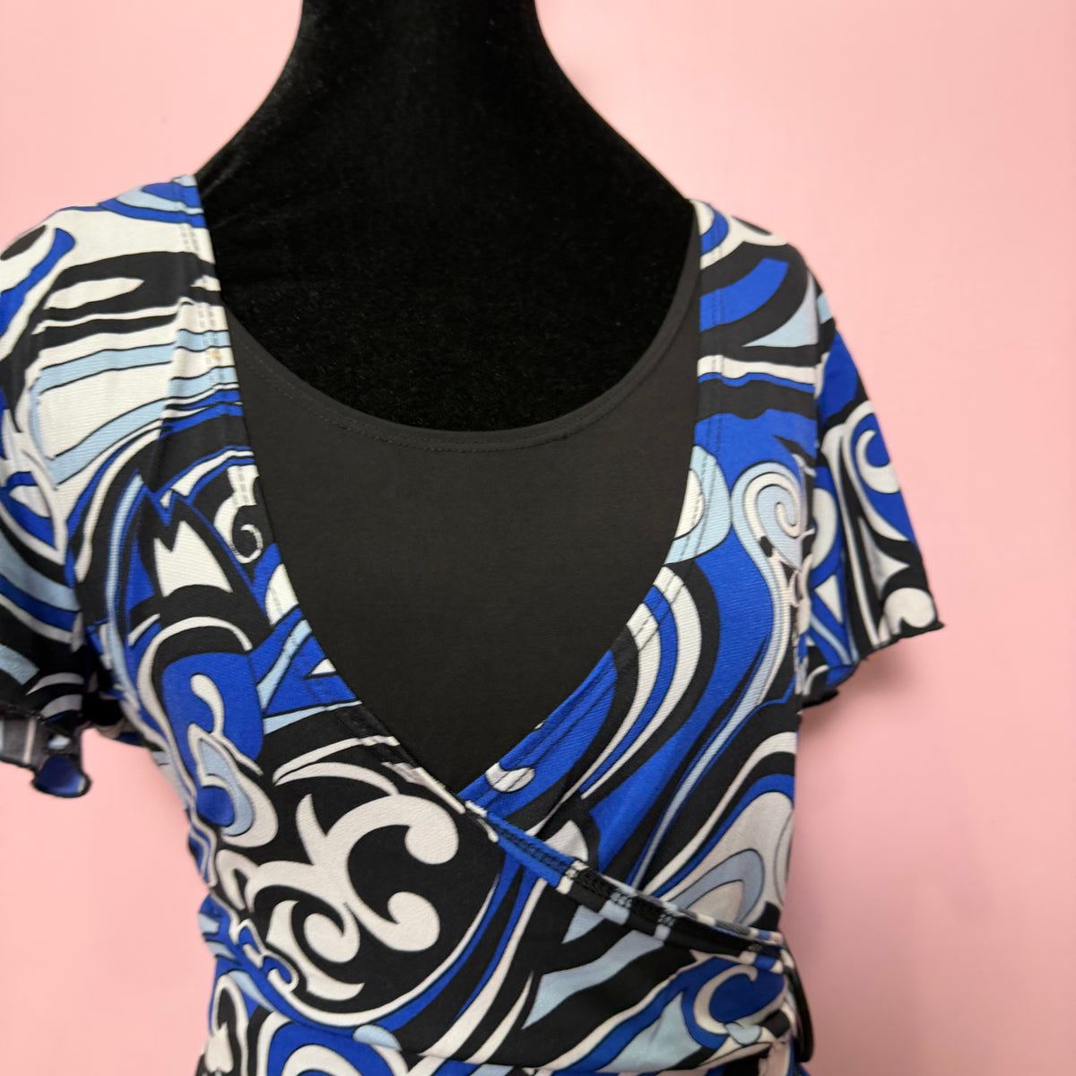 (XL) Y2K abstract print blue wrap top