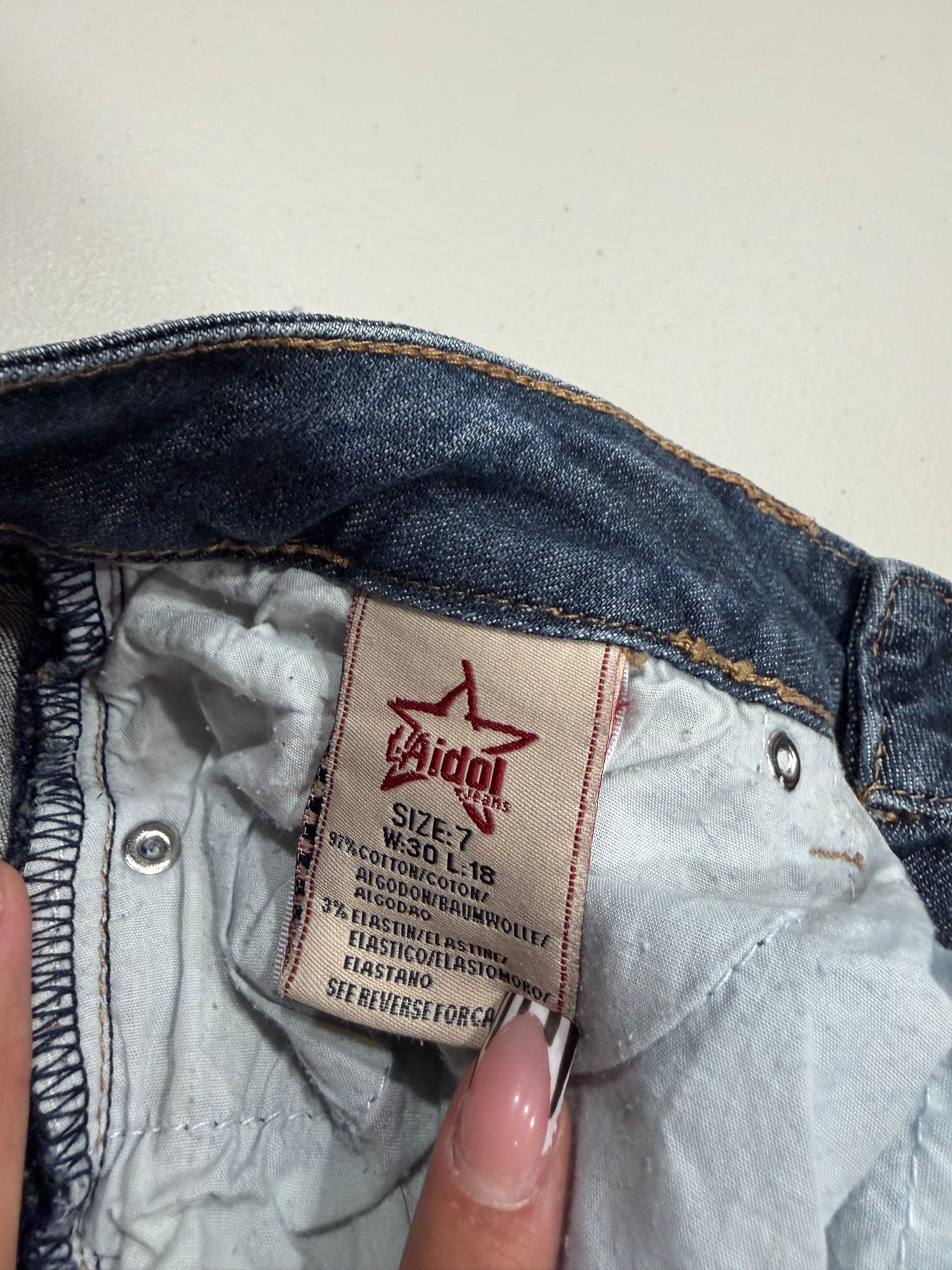 (30”) 2000s la idol embellished stud capri jeans