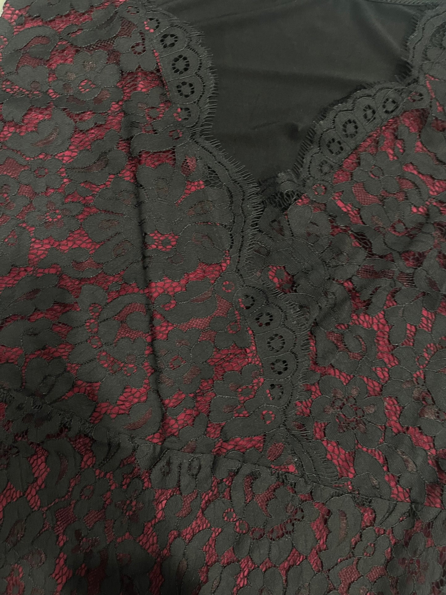 (L) 2000s Red & Black Lace Tank