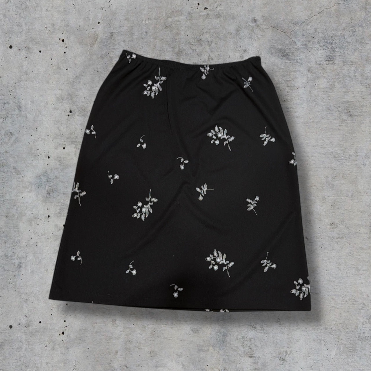 (S) vintage embroidered floral midi skirt