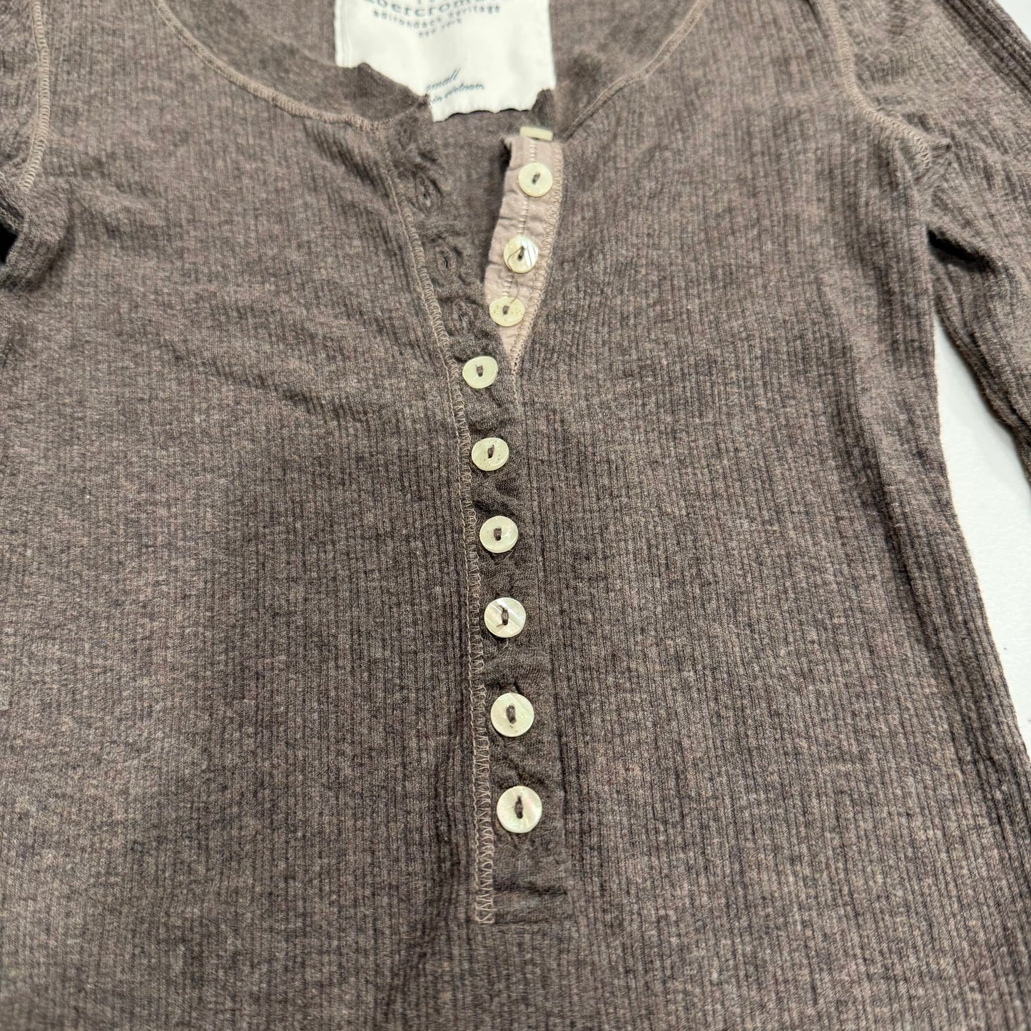 (S) 2000s abercrombie & fitch henley long sleeve top