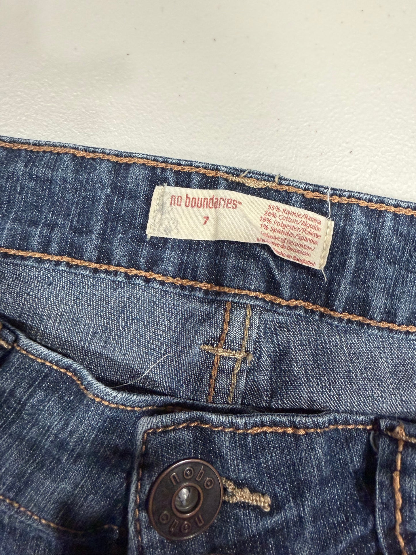 (27”) 2000s no boundaries flared jeans