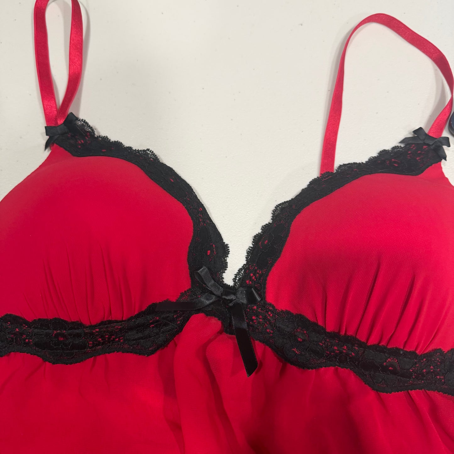 (L) vintage red & black lace trim lingerie top 
cutest bow details