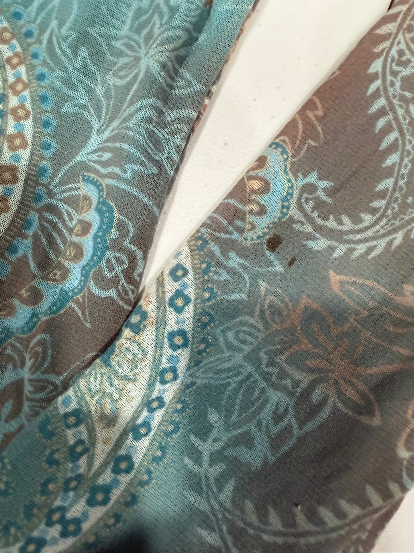 (M) vintage/y2k paisley print raw hem off the shoulder long sleeve top