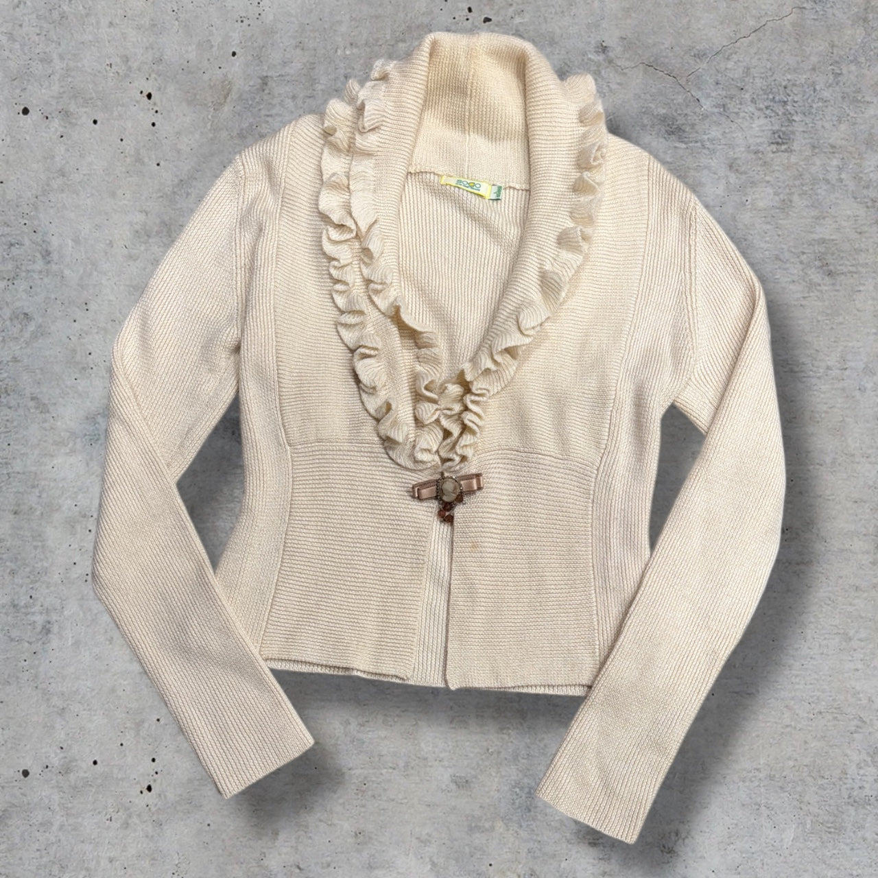 (L) vintage charm cream knit ruffled cardigan