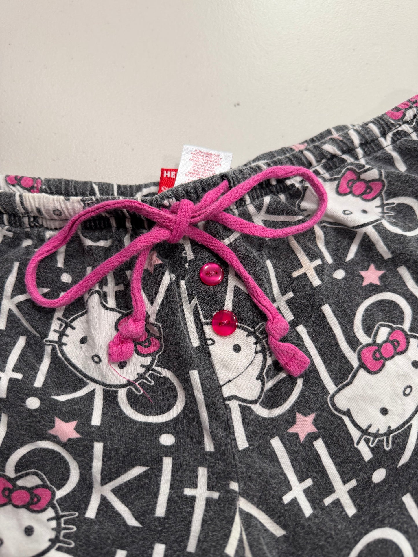 (M) early 2000s hello kitty pj lounge shorts