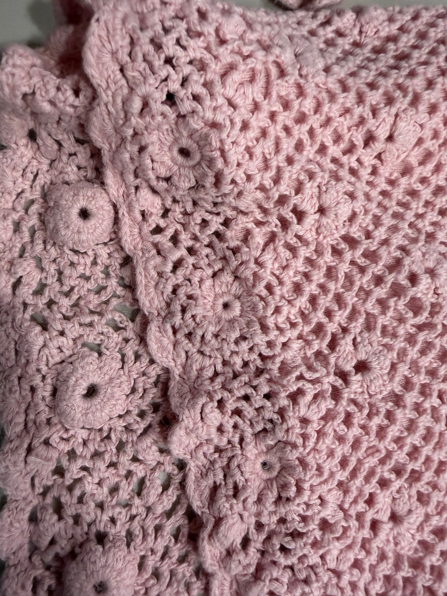 (L/XL) 2000s pink floral crochet knit top