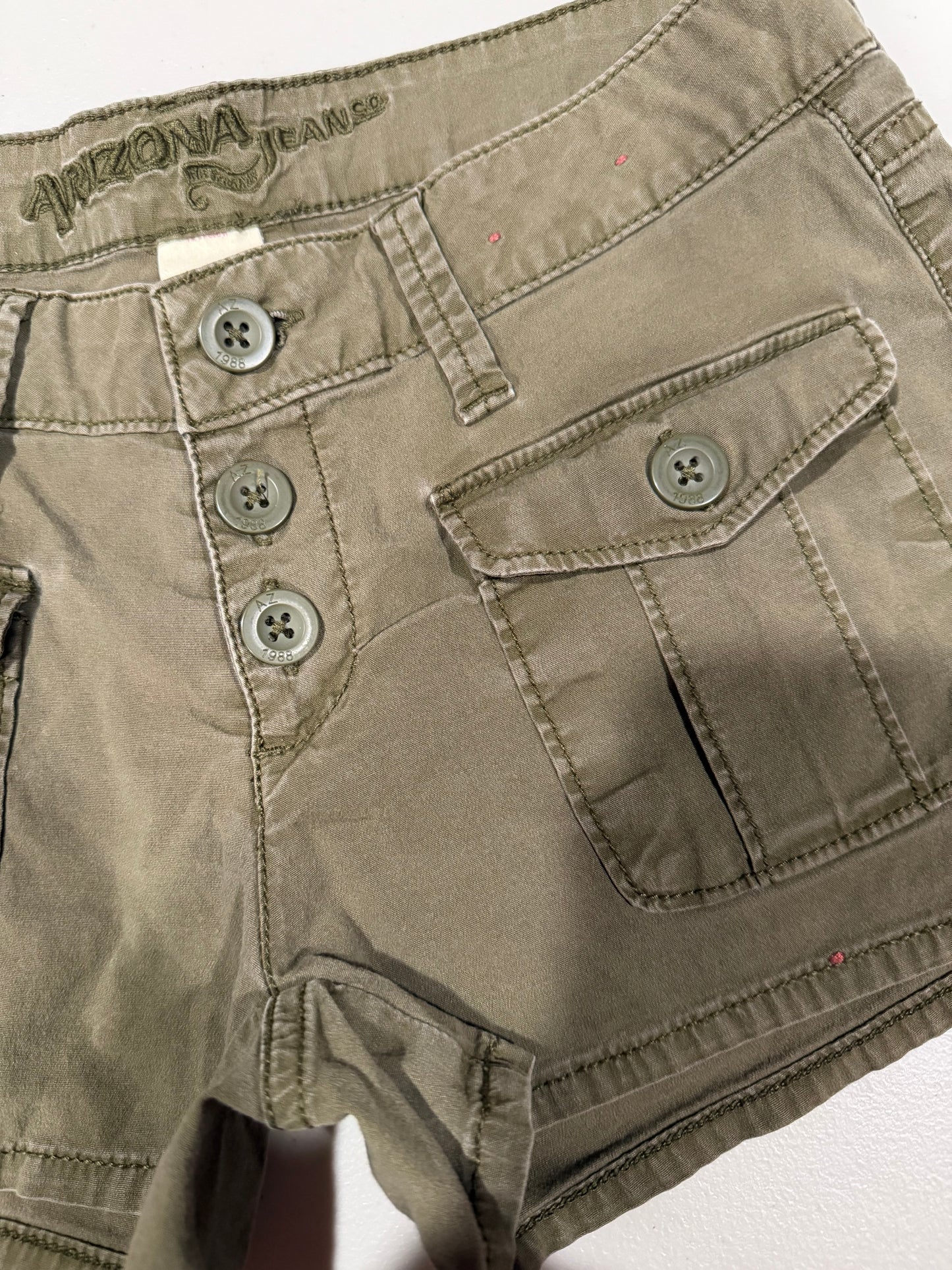 (26”) vintage green cargo mini shorts