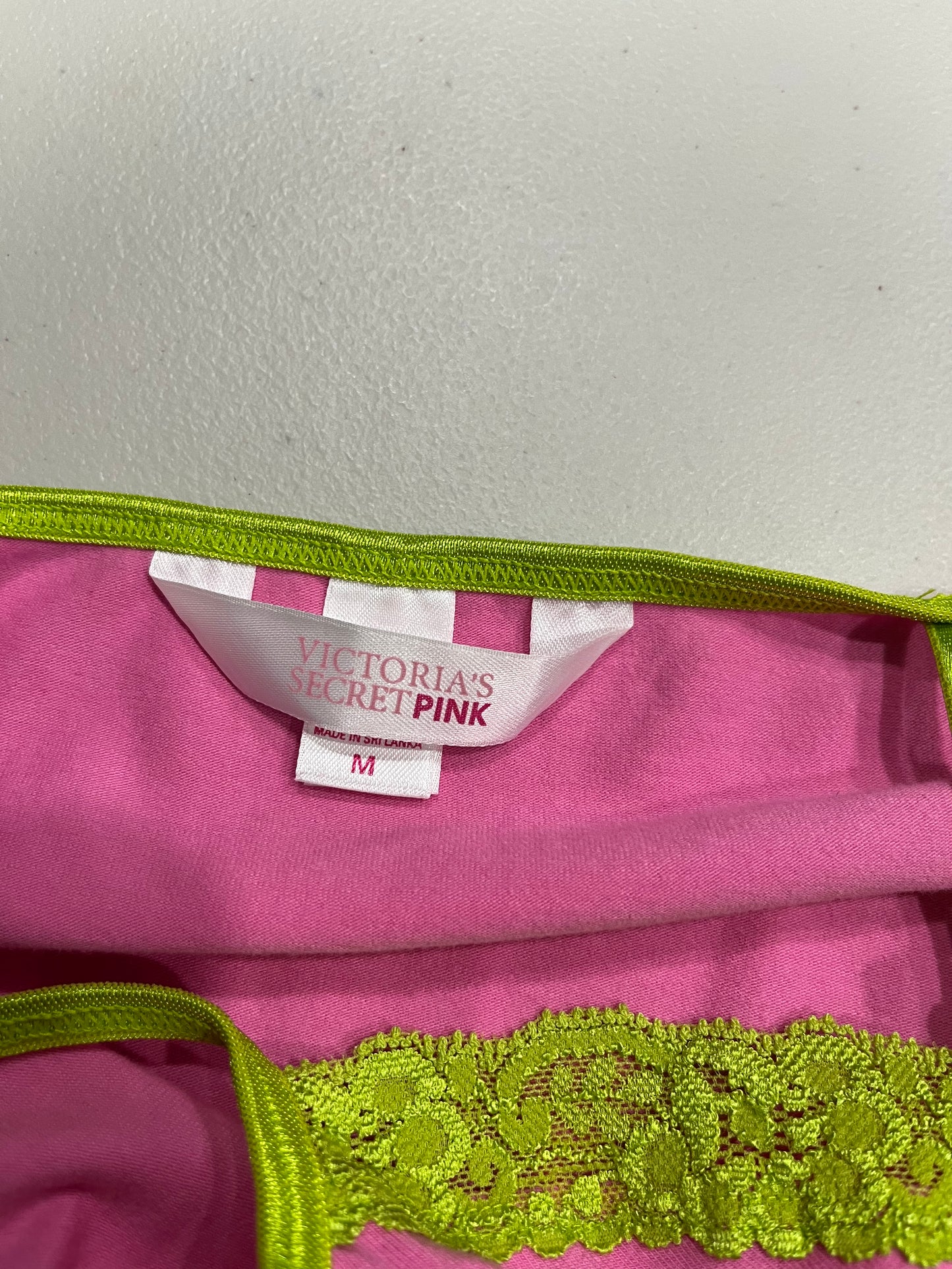 (M) VS By PINK lace trim tank