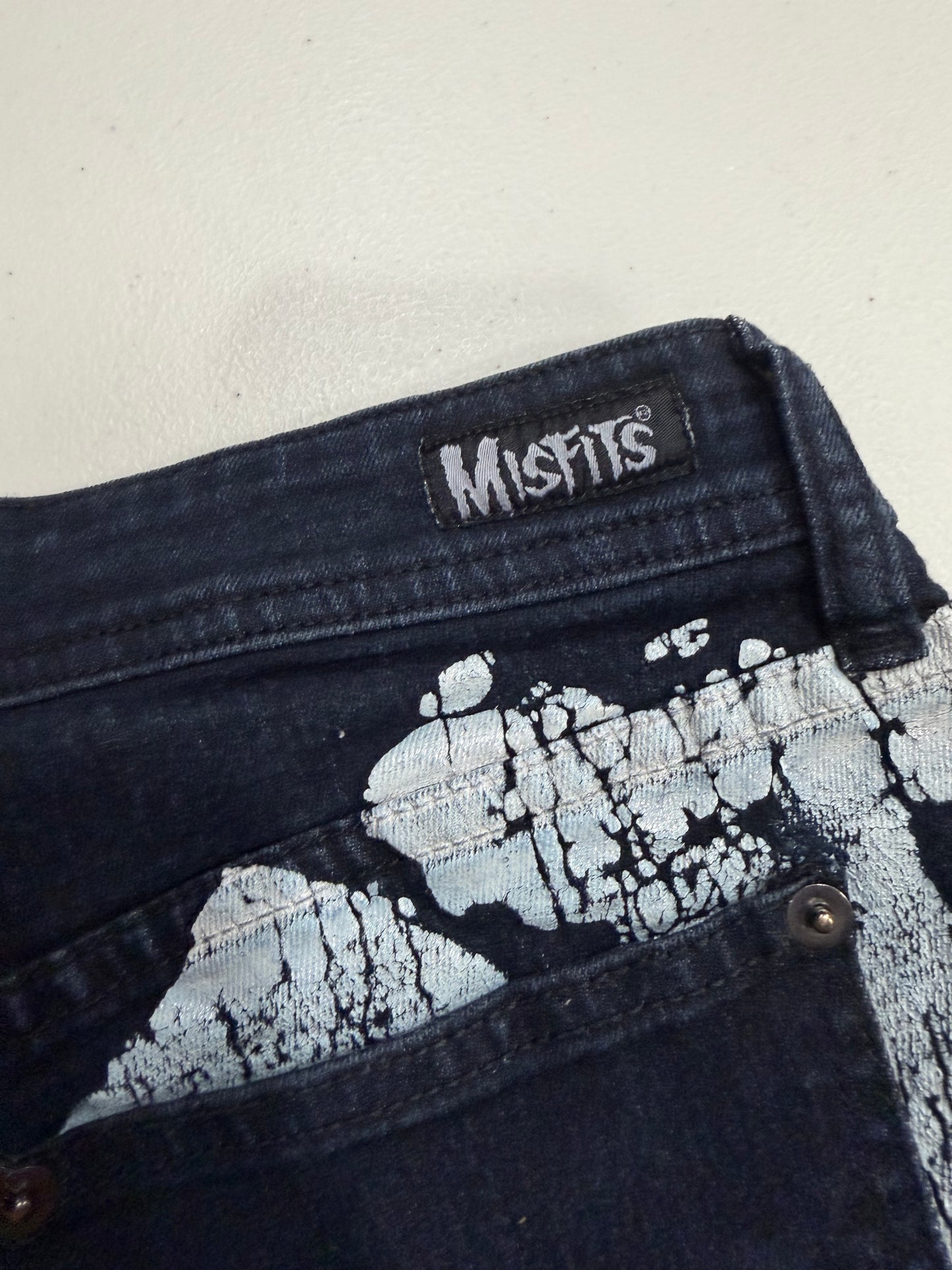 (30”) 2000s misfit rare skull denim mini shorts