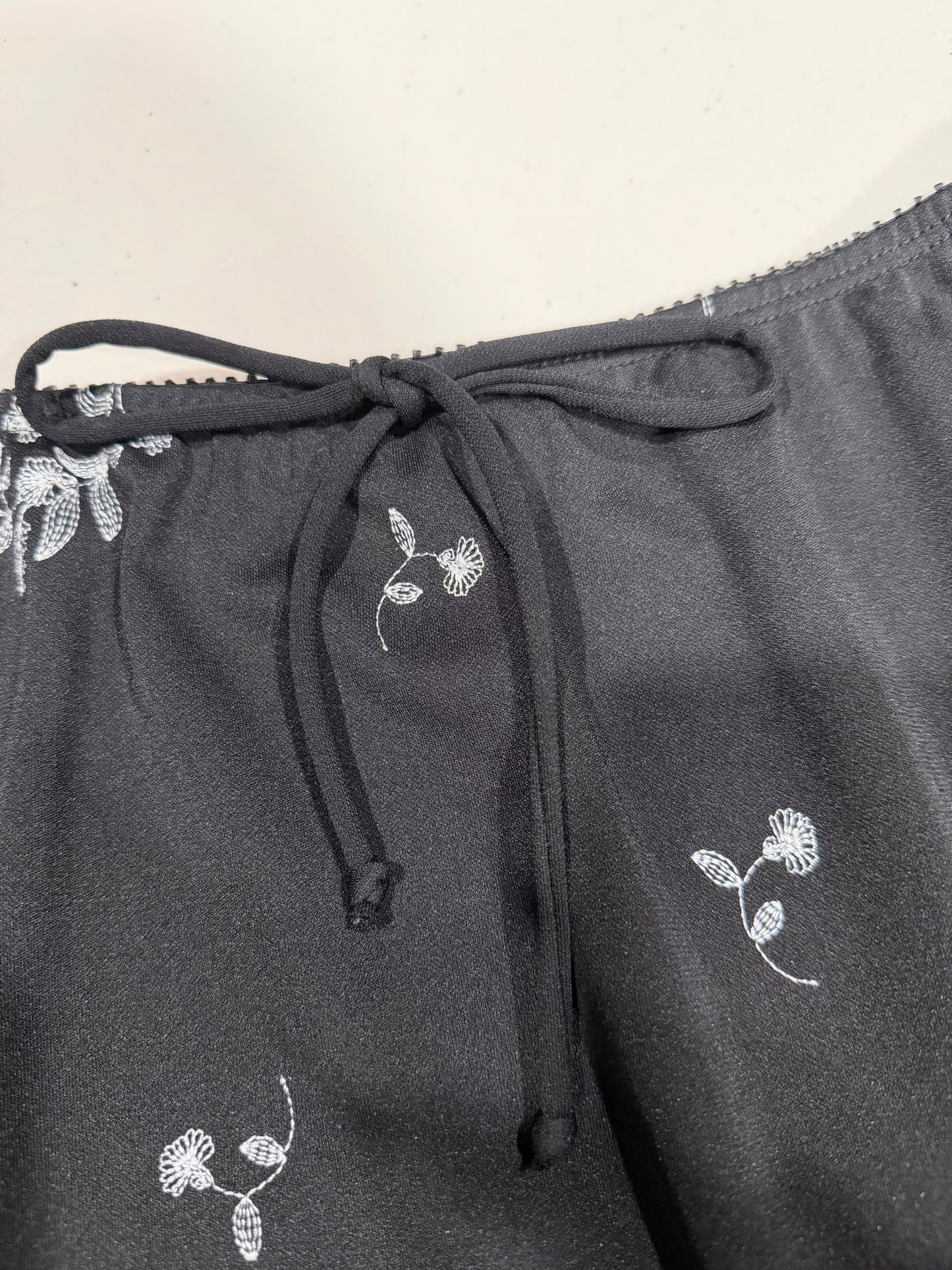 (S) vintage embroidered floral midi skirt