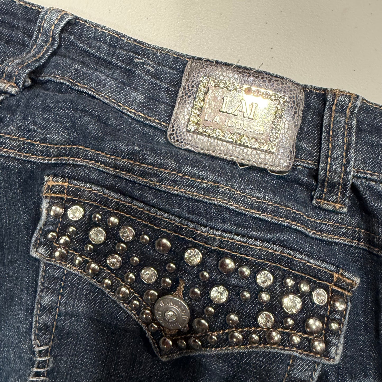 (30”) 2000s la idol embellished stud capri jeans