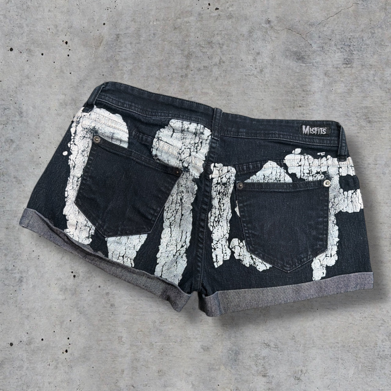 (30”) 2000s misfit rare skull denim mini shorts