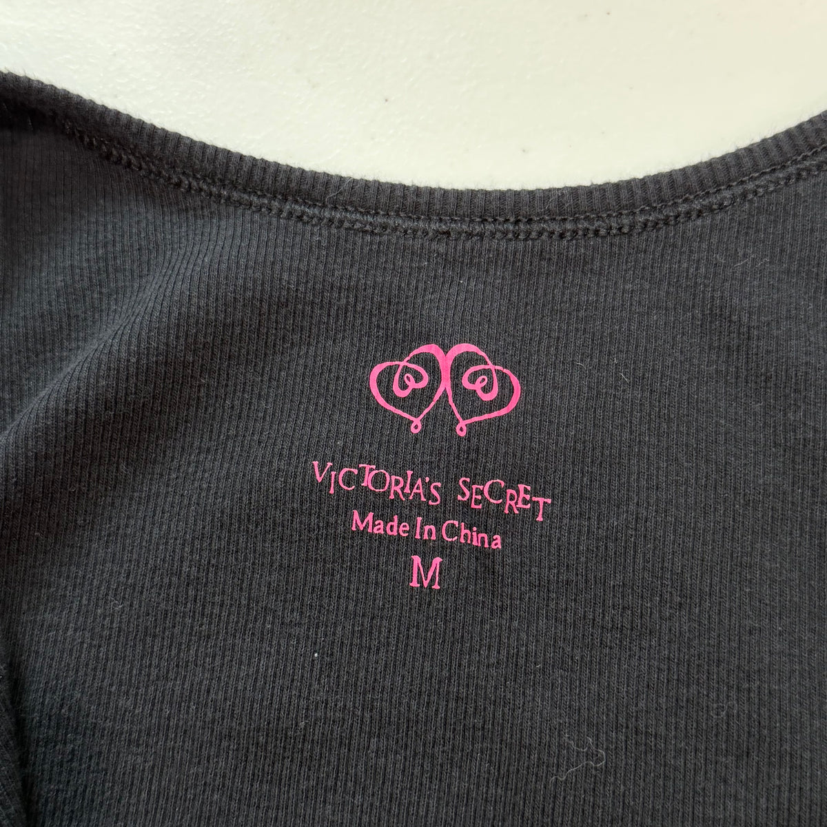 (M) 2000s victoria secret pink & black tank