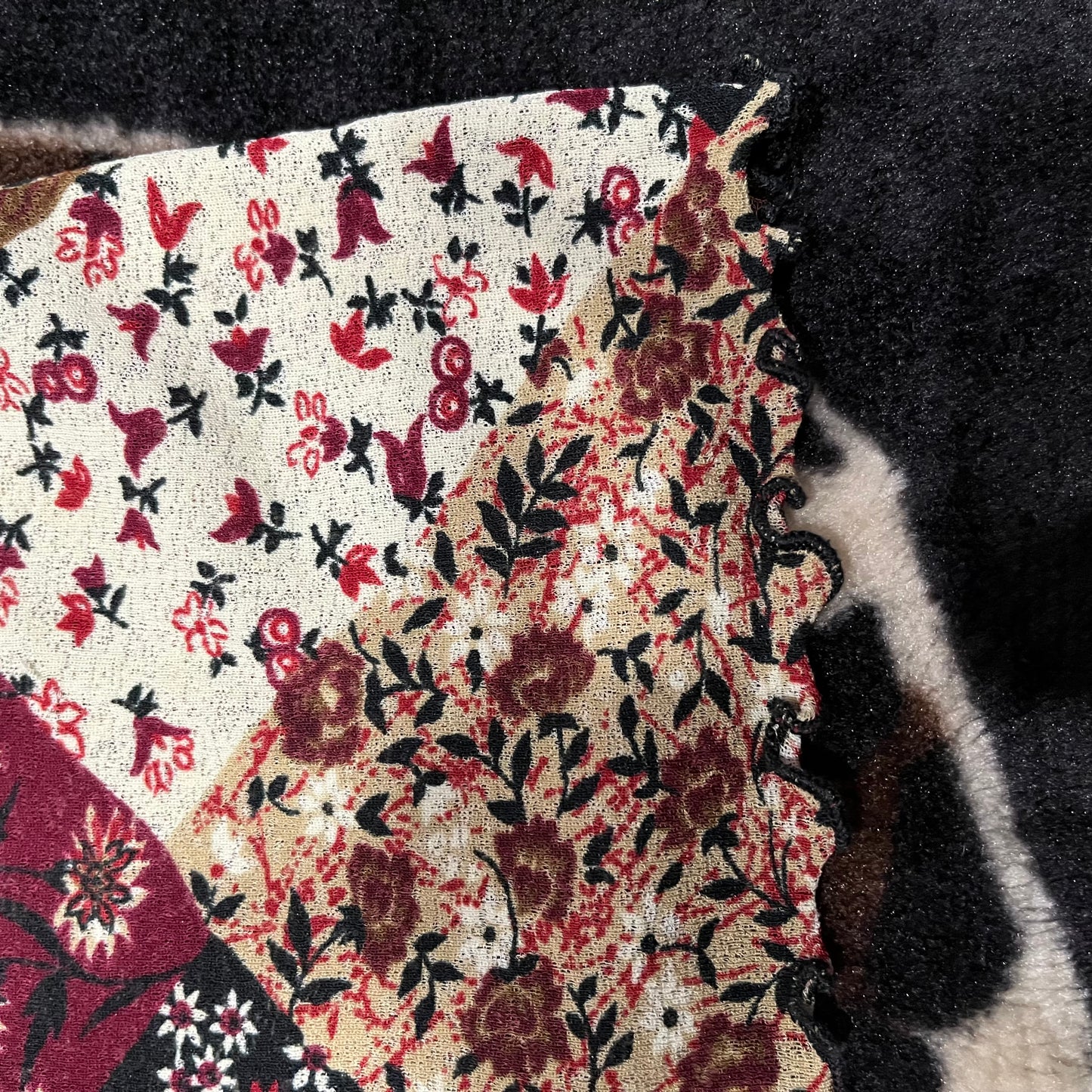 (M/L) VTG Floral Patchwork Bell Sleeve Lettuce Trim Top