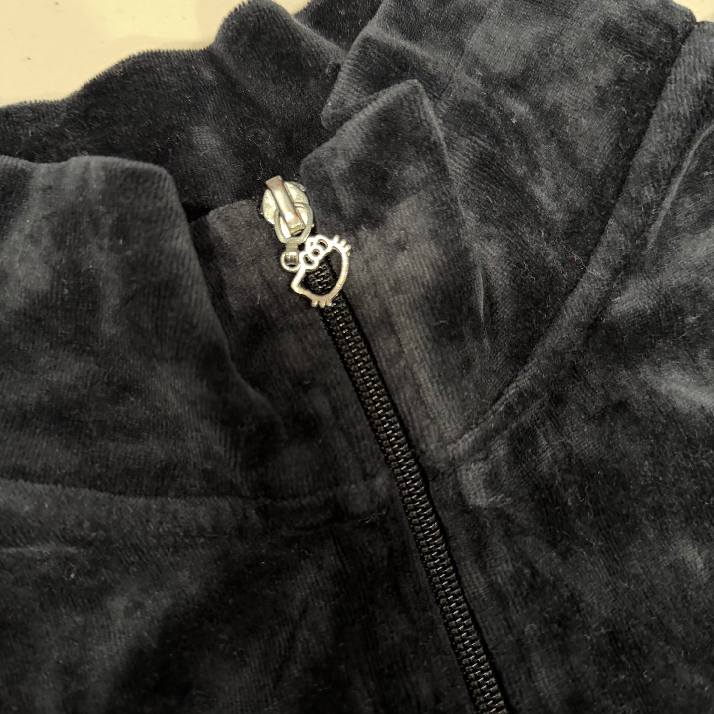 (XL ) vintage/early 2000s hello kitty velour embellished jacket