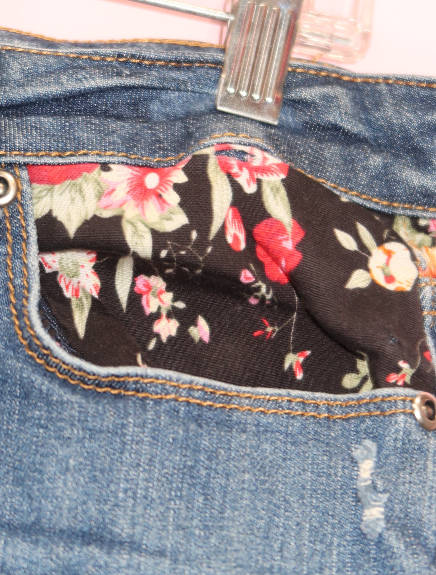 (30”) 2000s Forever 21 floral denim shorts