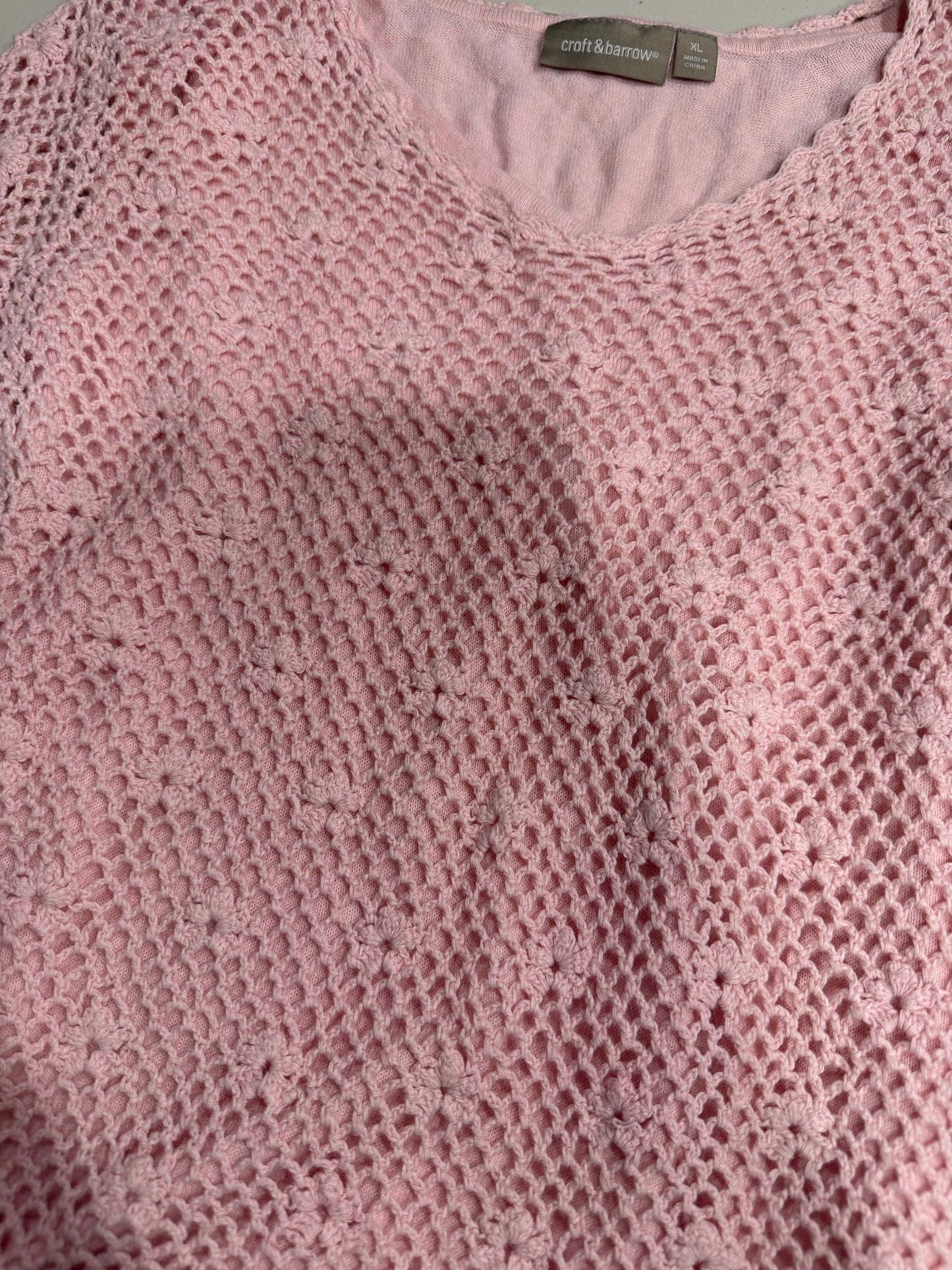 (L/XL) 2000s pink floral crochet knit top