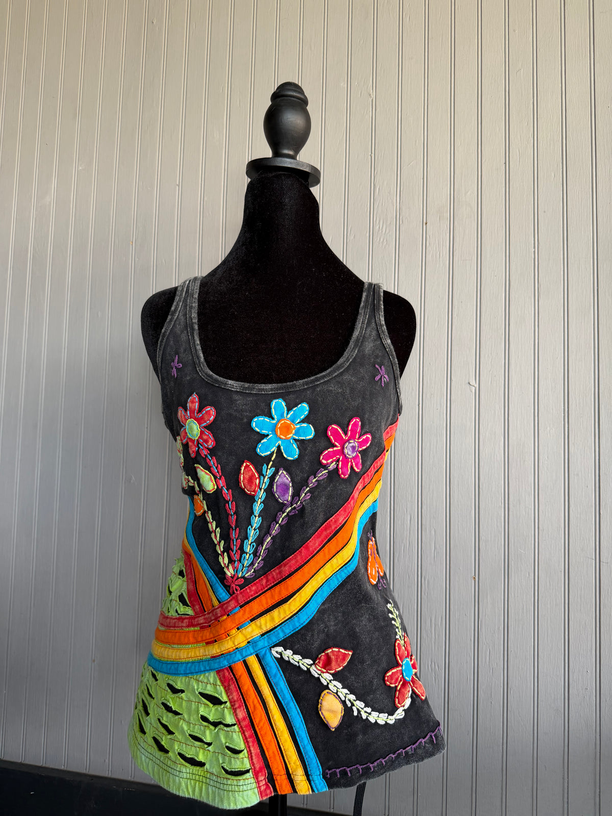 (M/L) vintage boho embroidered rising international tank top