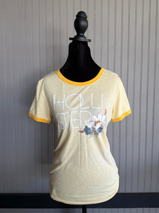 (M) 2000s Hollister yellow graphic top